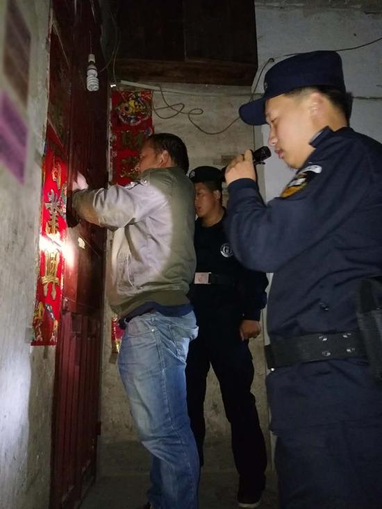 永州粗心妈妈误将幼女锁家中 